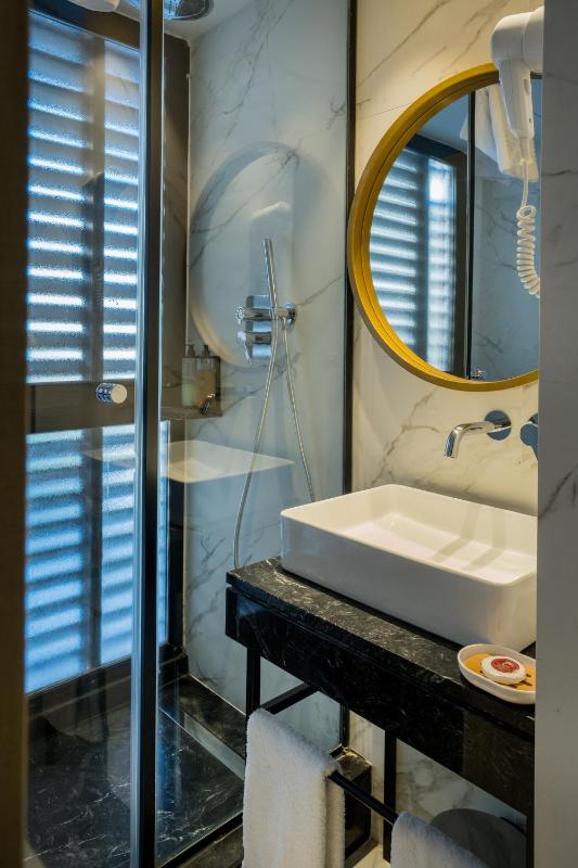 Suite Family Room image 1