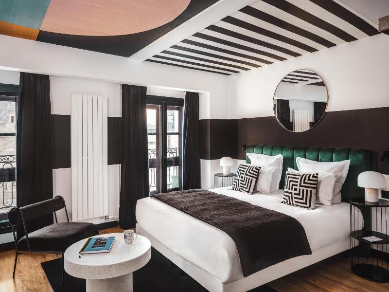 Deluxe Old Harbor image 4