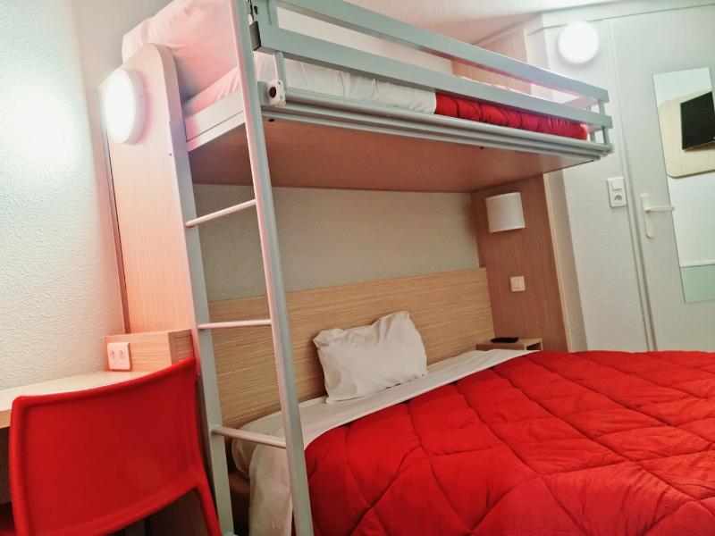 Triple Room (1 Double Bed + 1 Bunk Bed) image 1