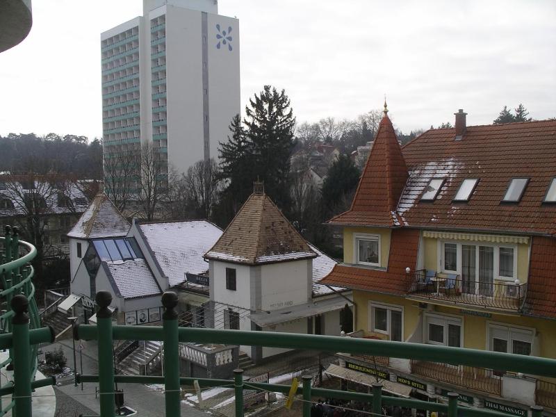 Studio with Balcony image 3