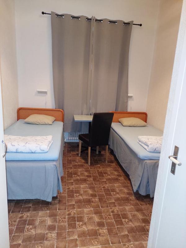 Twin Room image 2