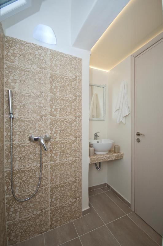 Twin Room - Ground Floor image 3