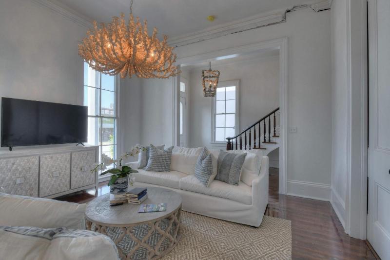 The White House Galveston Historic Luxury Near Cruise Ports Perfect for Weddings and Families - image 13