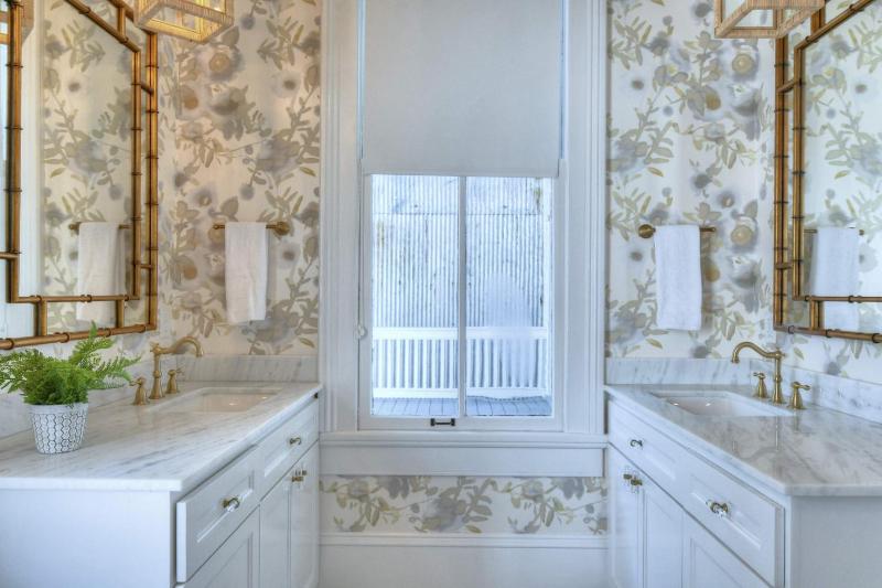 The White House Galveston Historic Luxury Near Cruise Ports Perfect for Weddings and Families - image 12