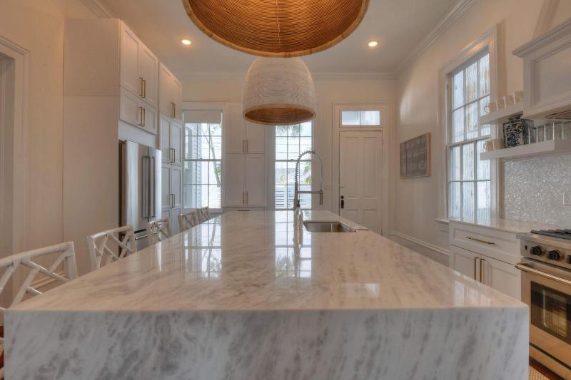 The White House Galveston Historic Luxury Near Cruise Ports Perfect for Weddings and Families - image 15