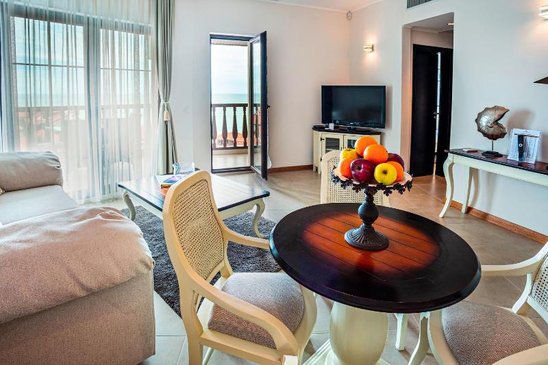 Family One Bedroom Suite - Marina image 1