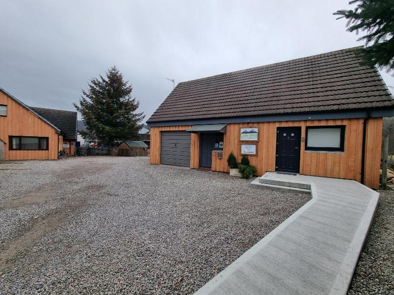 Standard Triple Room image 2