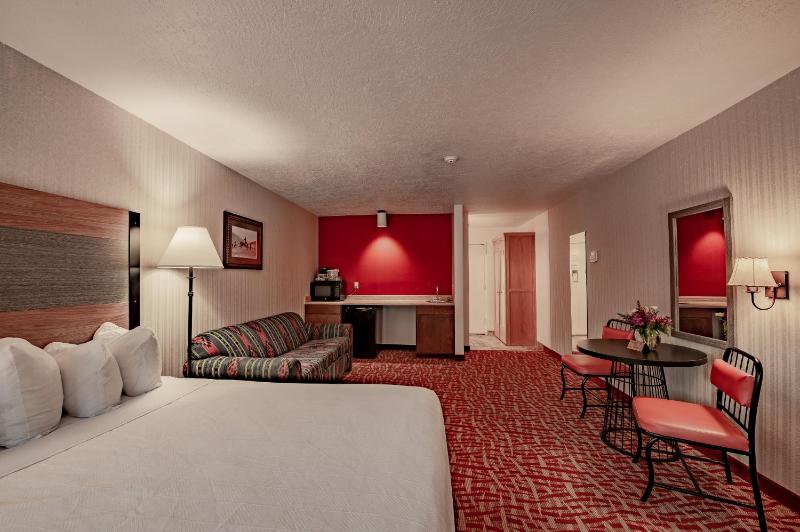 Studio Suite with Two Queen Beds image 4