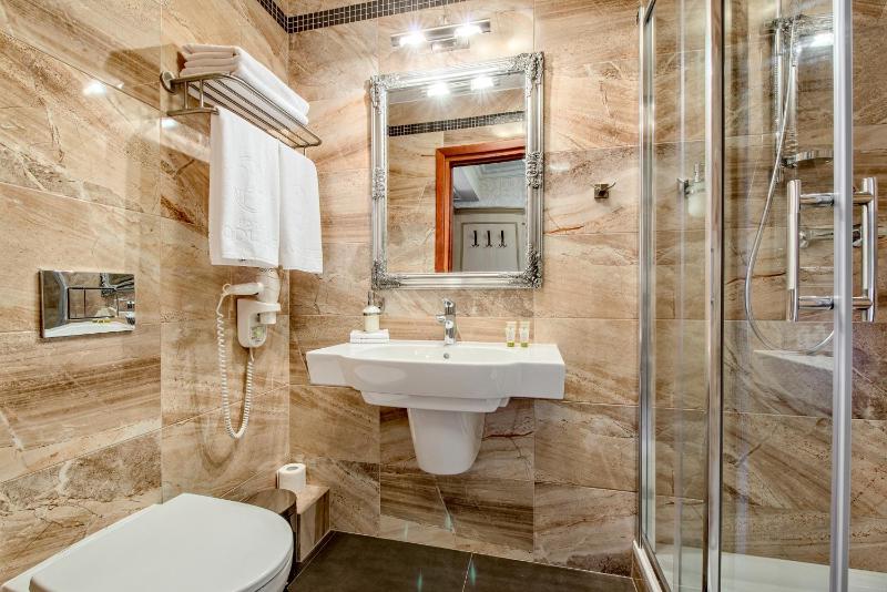 Deluxe Double Room image 2
