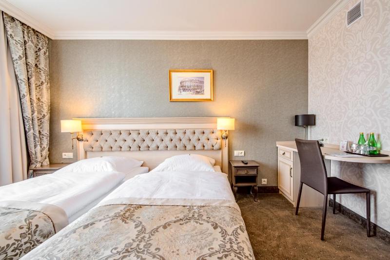 Deluxe Double Room image 3