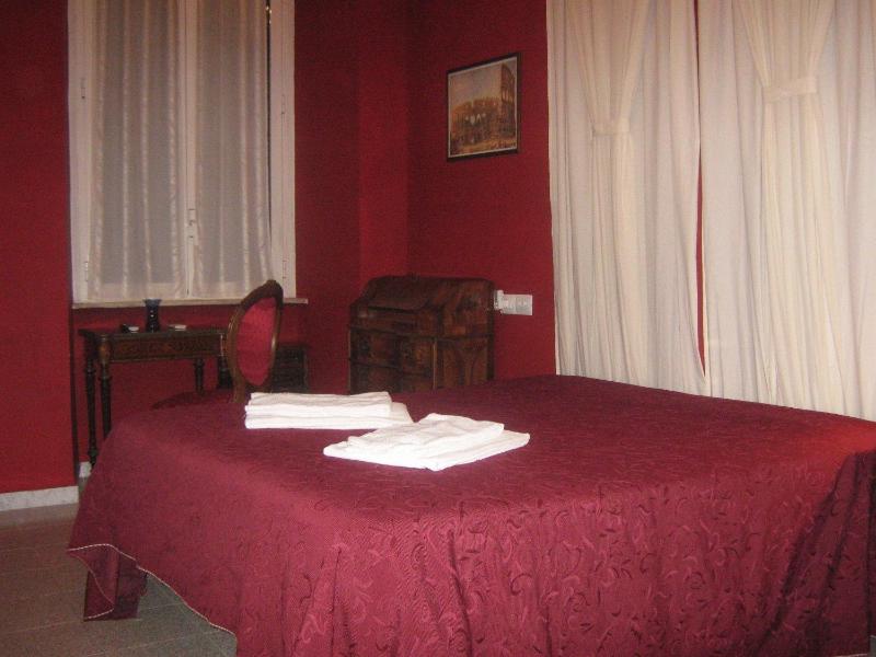 Standard Triple Room image 4