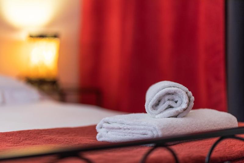 Studio Apartment image 3