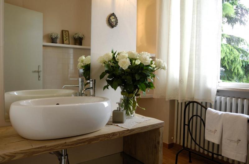 Deluxe Double Room with Extra Bed image 2