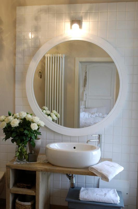 Deluxe Double Room with Extra Bed image 3