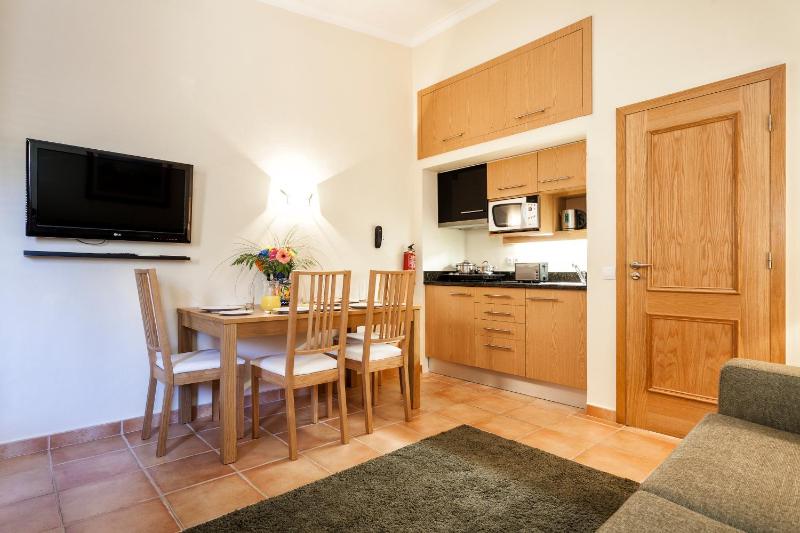 Suite (2 Adults + 1 Child) image 3