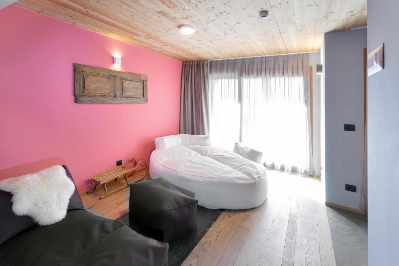 Deluxe Suite with Spa Bath image 3