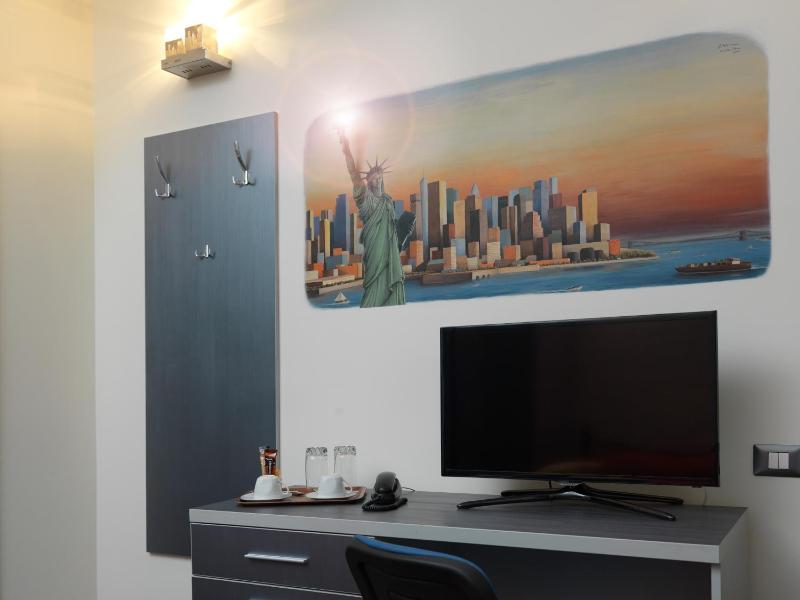Double Room image 3