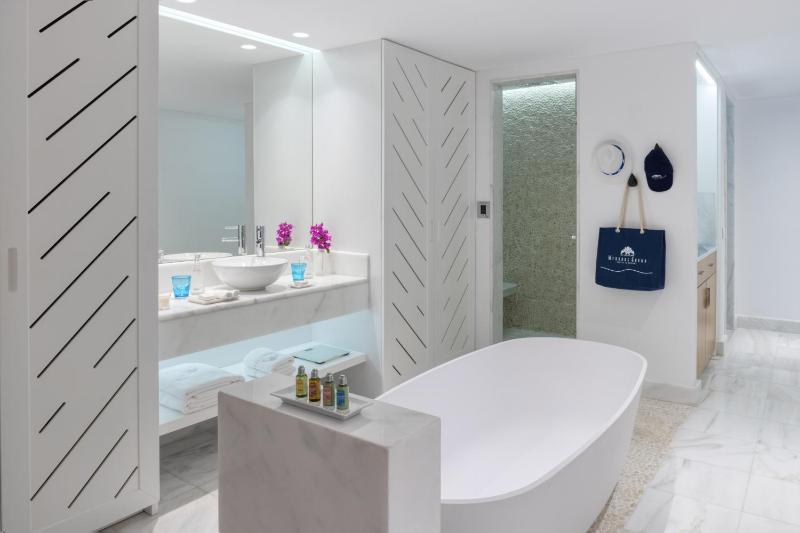 Superior Double or Twin Room with Sea View image 3