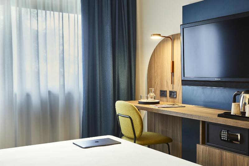 Superior Double or Twin Room image 3