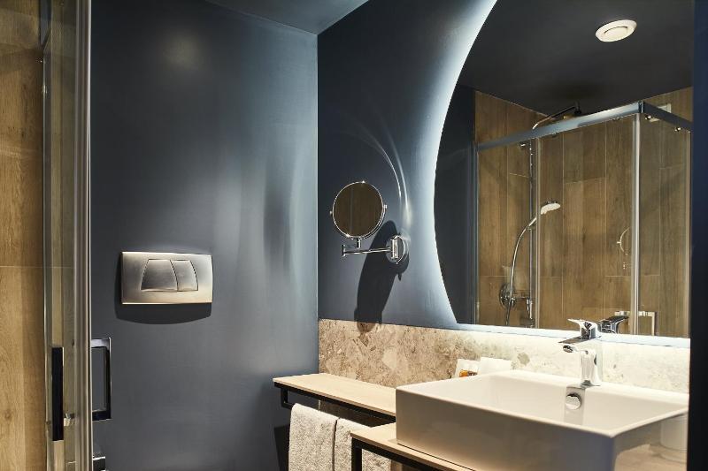 Superior Double or Twin Room image 2