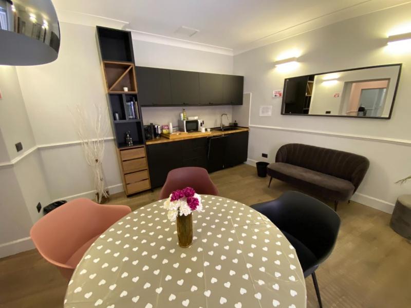 Deluxe Double Room with Bath image 4
