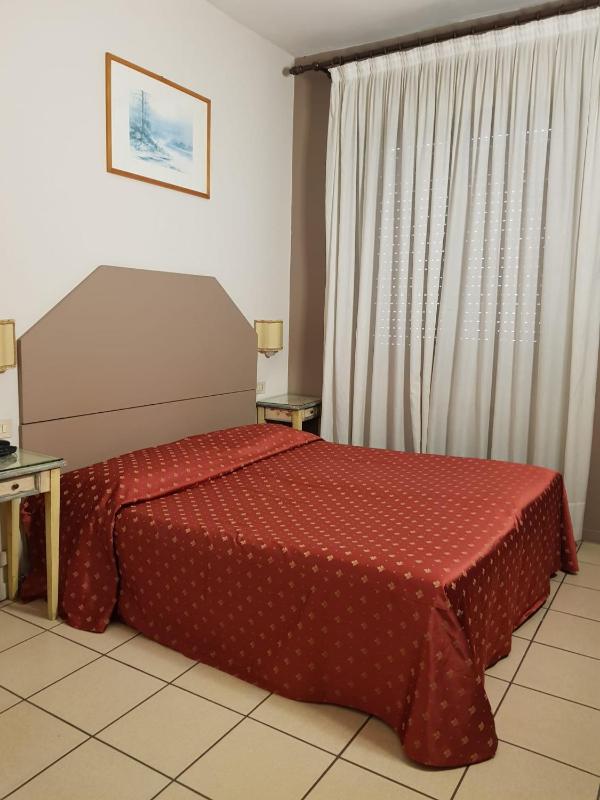 Single Room image 4