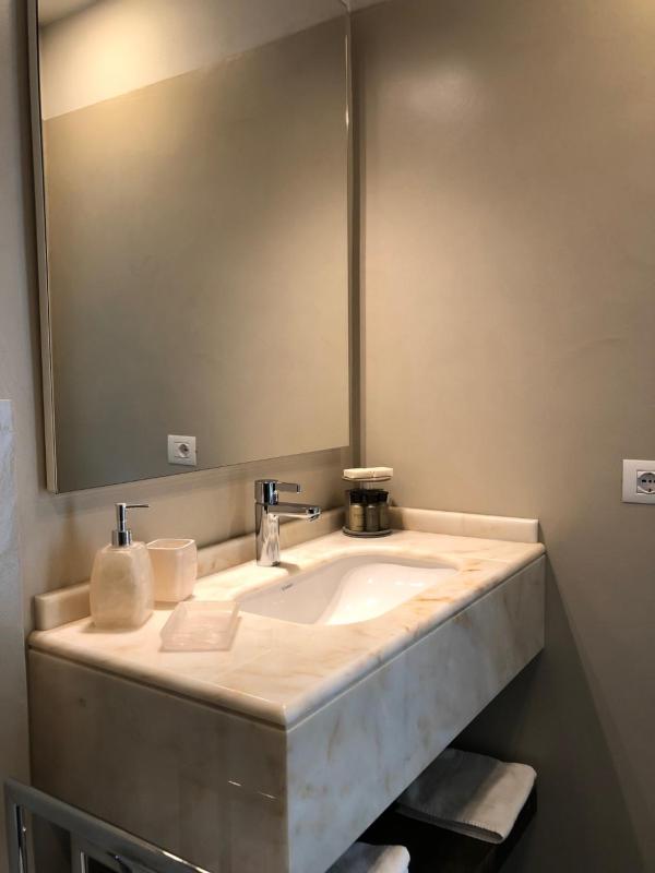 Double Room image 3