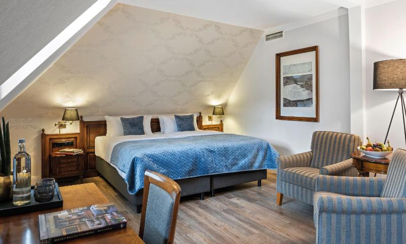 Classic Double Room image 3