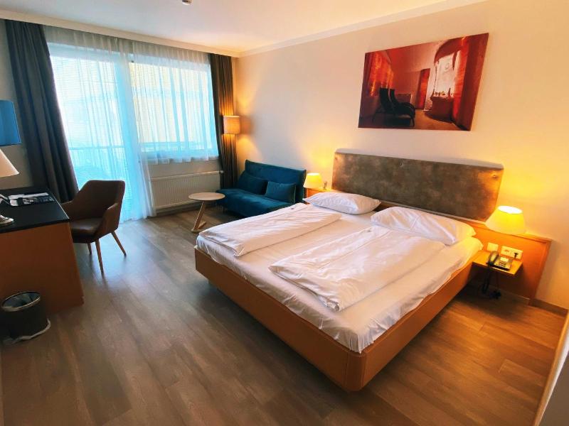 Double Room Business Plus image 3