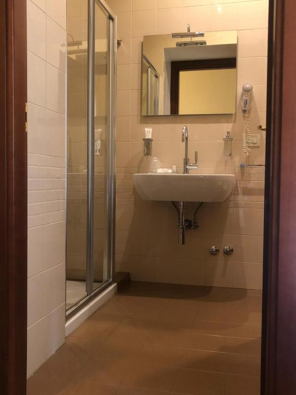 Double Room image 4