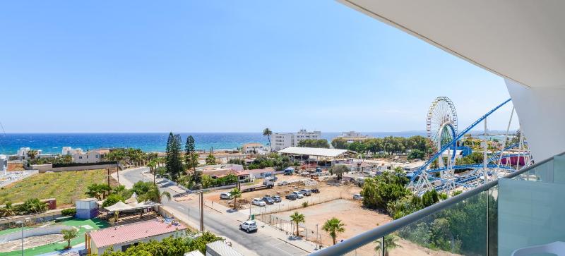Superior Double Room with Sea View image 2