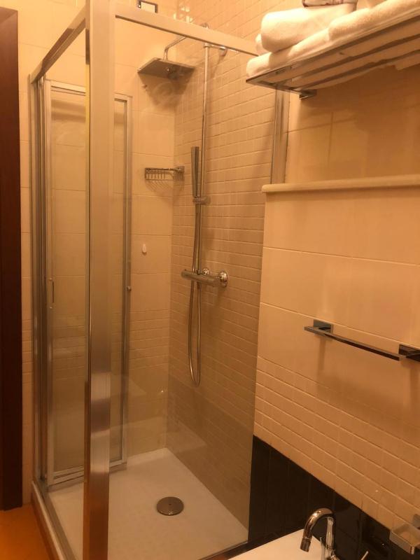 Twin Room image 3