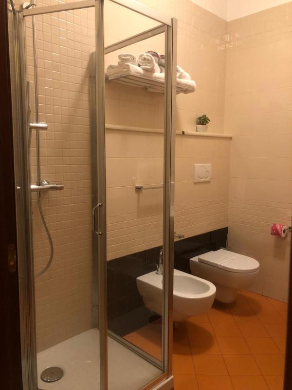 Twin Room image 4