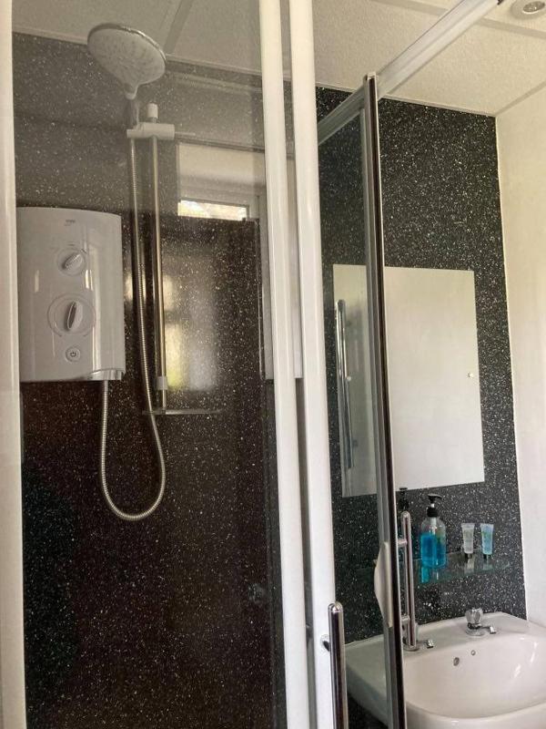 Standard Double Room image 3