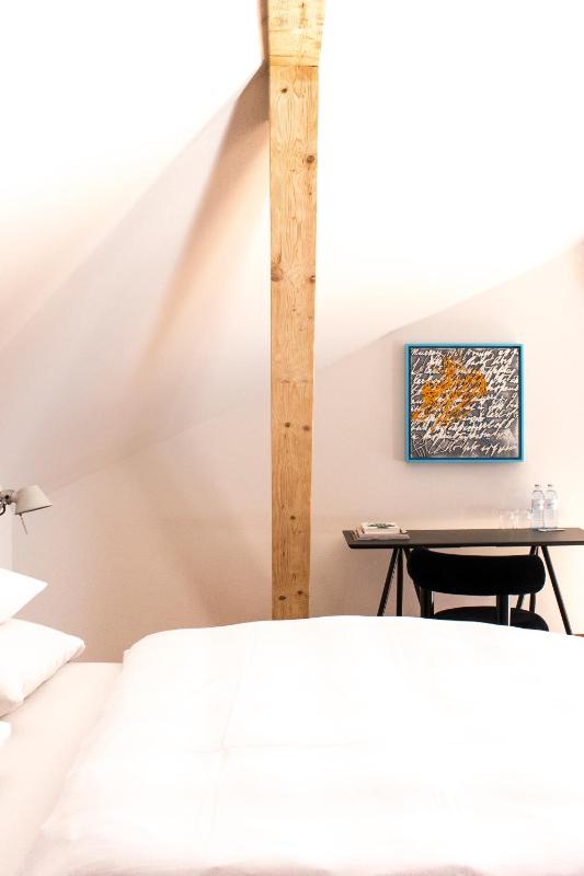 Deluxe Double Room image 4