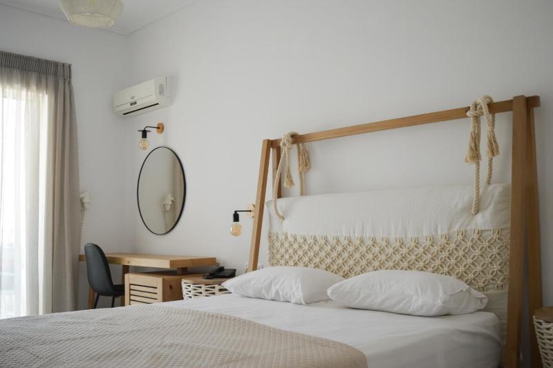 Double Room with Pool View image 1