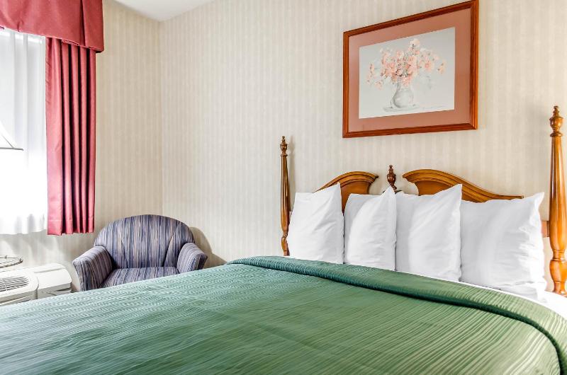 Queen Room - Accessible image 2