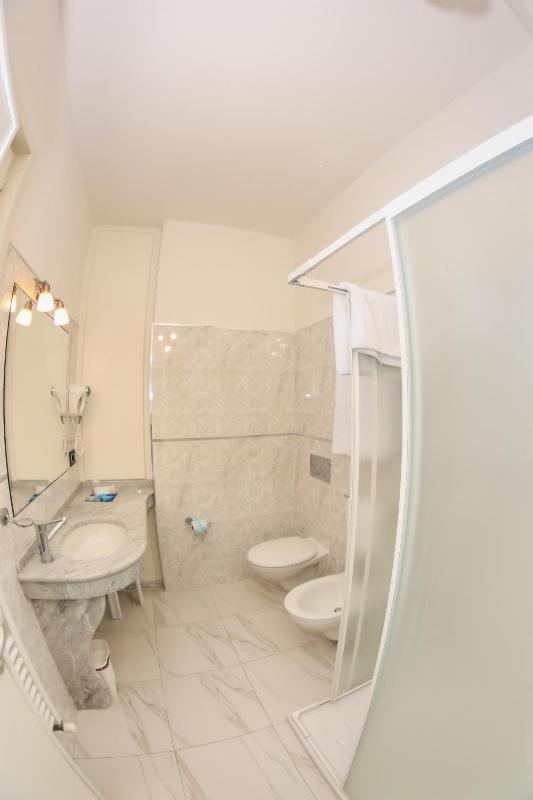 Double Room image 2