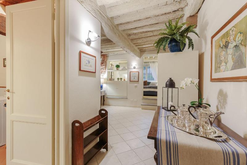 1400's Apartment Stylish Smart Ground Floor Apartment inside Lucca - image 3