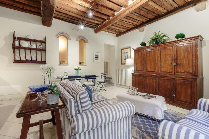 1400's Apartment Stylish Smart Ground Floor Apartment inside Lucca - image 4