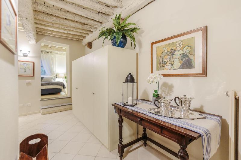 1400's Apartment Stylish Smart Ground Floor Apartment inside Lucca - image 18