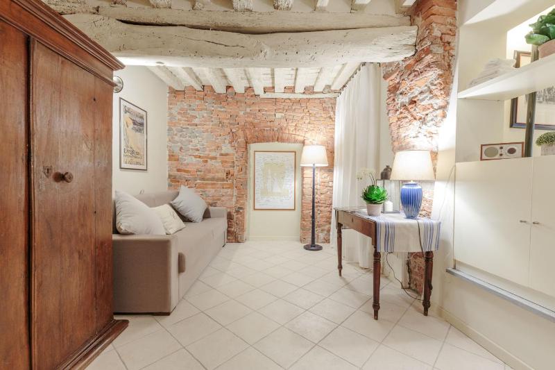 1400's Apartment Stylish Smart Ground Floor Apartment inside Lucca - image 7