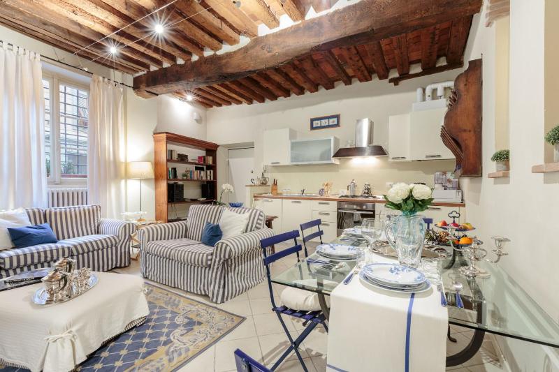 1400's Apartment Stylish Smart Ground Floor Apartment inside Lucca - image 2