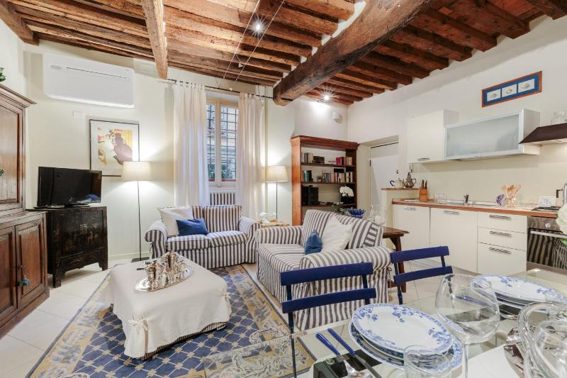 1400's Apartment Stylish Smart Ground Floor Apartment inside Lucca - image 14