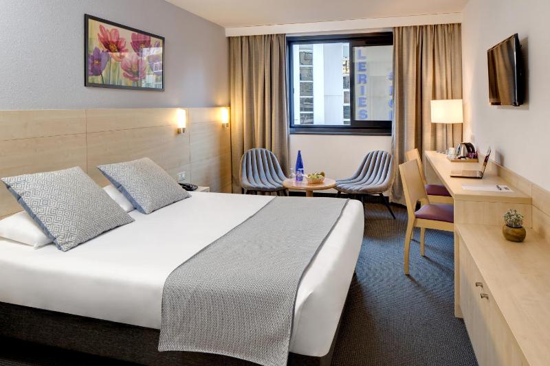Deluxe Room image 4