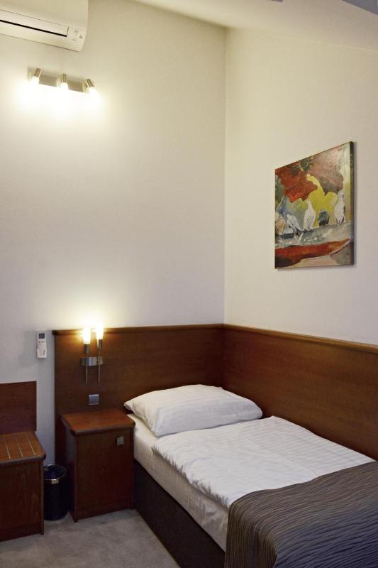 Single Room image 4
