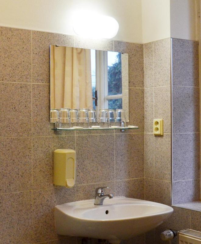 Standard Twin Room image 2