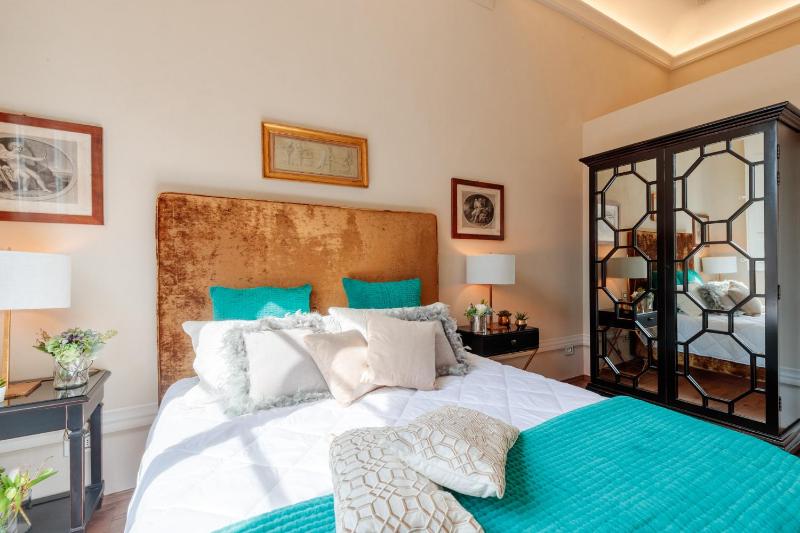 The Medieval Penthouse Indulge among History in a Luxury 5 Bedrooms Apartment - image 12