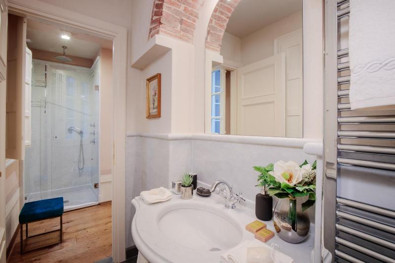 The Medieval Penthouse Indulge among History in a Luxury 5 Bedrooms Apartment - image 41