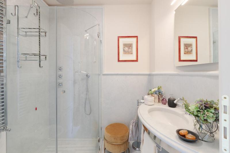 The Medieval Penthouse Indulge among History in a Luxury 5 Bedrooms Apartment - image 35